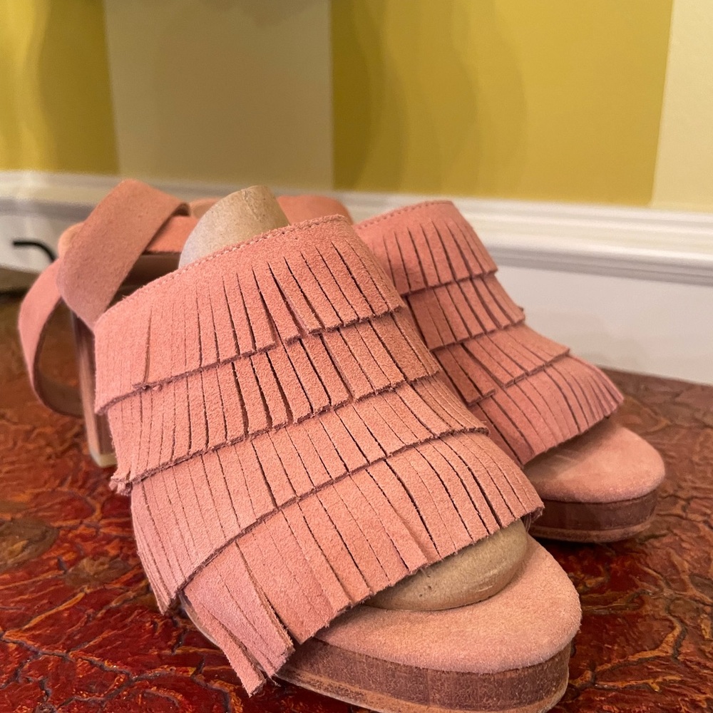 🍂🍁Perfect Fall Transition Shoes 🍁🍂Paloma Blanca Fringed suede strappy heels - Picture 2 of 7
